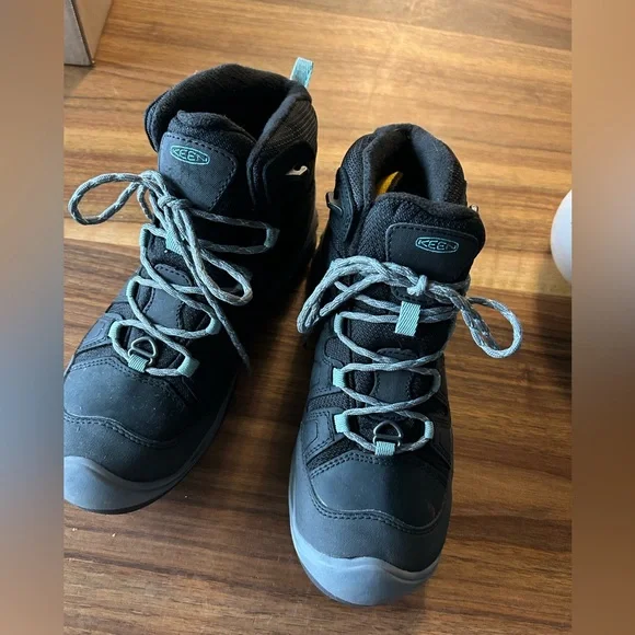 Keen Circadia Waterproof hiking boot, 8, insulated.  EUC - Picture 2 of 11